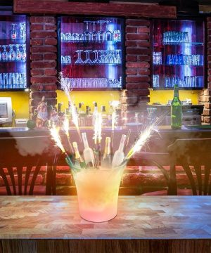 LED kofa za led sa automatskom promenom 7 boja i zvučnikom